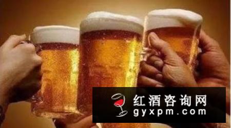 啤酒的泡沫能喝吗，啤酒的泡沫跟什么有关呢?