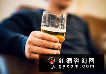 一瓶葡萄酒含有多少卡路里，与啤酒相比哪个卡路里高